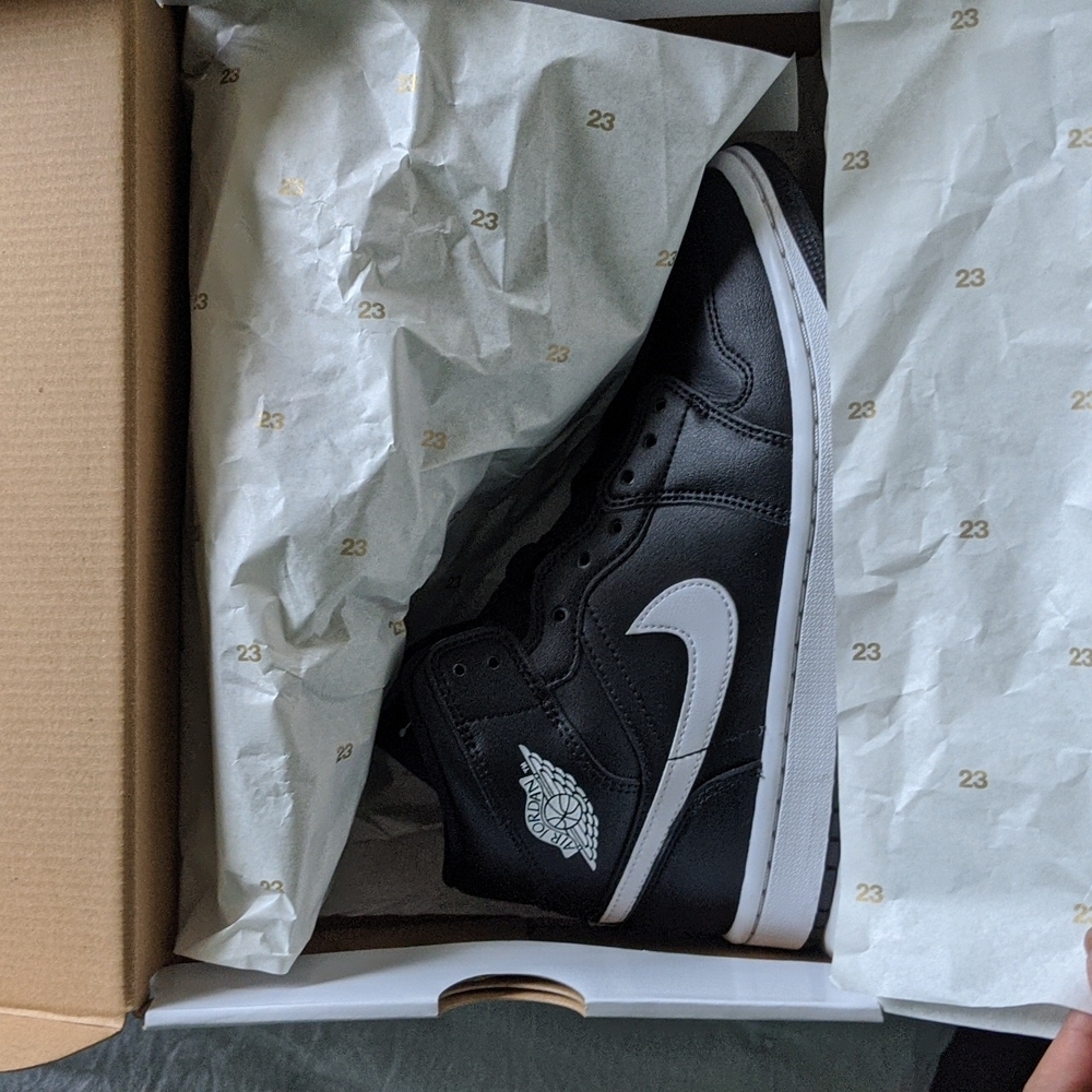 Air Jordan 1 Mid Black/White